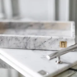 Marmorbrett med kant 30x15 cm hvit