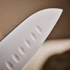 Master santokukniv med luftlommer 18 cm svart