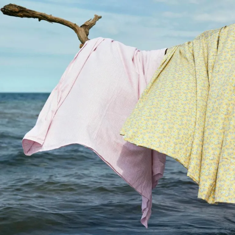 Monochrome Lines sengetøy 140x220 cm rosa/hvit