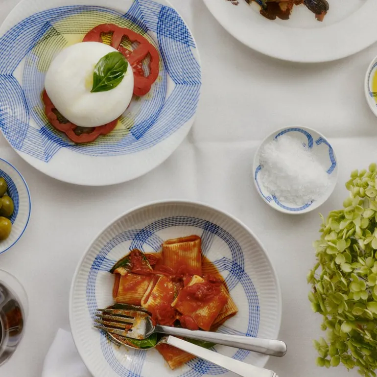 Motif lav skål, 21,5 cm blå/hvit