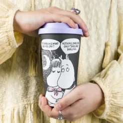 Mummi take away krus 45 cl Mummitrollet og Snorkfrøken in love svart