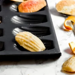 Non-stick bakeform for 12 stk madeleine