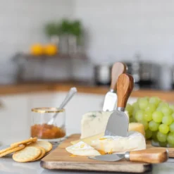 Oline ostebrett 29x25,5 cm med 3 osteverktøy