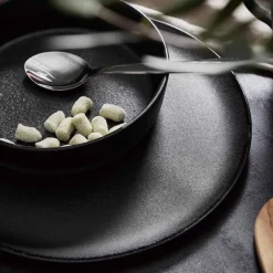 RAW Titanium Black suppetallerken 19,4 cm