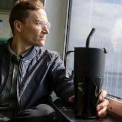 Rise Tumbler 77 cl med sugerørslokk svart