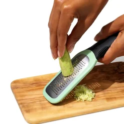 Rivjern til ingefær og hvitløk 18 cm