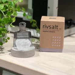 Rivsalt 001 med stativ i svensk betong