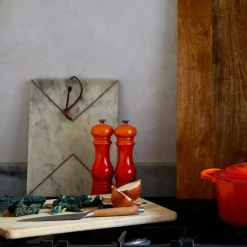 Saltkvern 21 cm volcanic