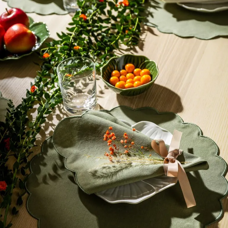 Scallopped tekstilserviett 2 stk 40x40 cm støvgrønn