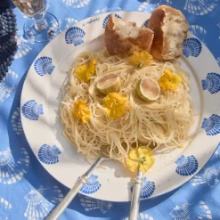 Shell stoneware fat 40 cm hvit/blå