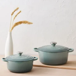 Signature støpejernsgryte rund 24 cm 4,2L sea salt