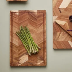 Skjærebrett m/saftrille 40x26 cm akasie