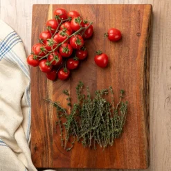 Skjærefjøl i akasietre 41x30x5 cm