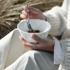 Slåpeblom bolle 14 cm varmgrå