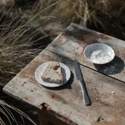 Slåpeblom miniasjett 13 cm varmgrå