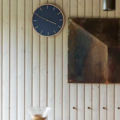 Smokey Blue veggklokke 28 cm blå linoleum m/gull viser