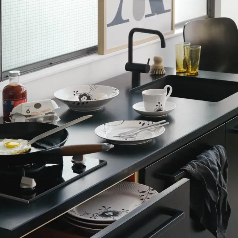 Sort Mega Riflet dyp tallerken 24 cm