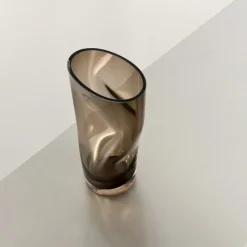 Squeeze tulipanvase 18 cm smokey brown