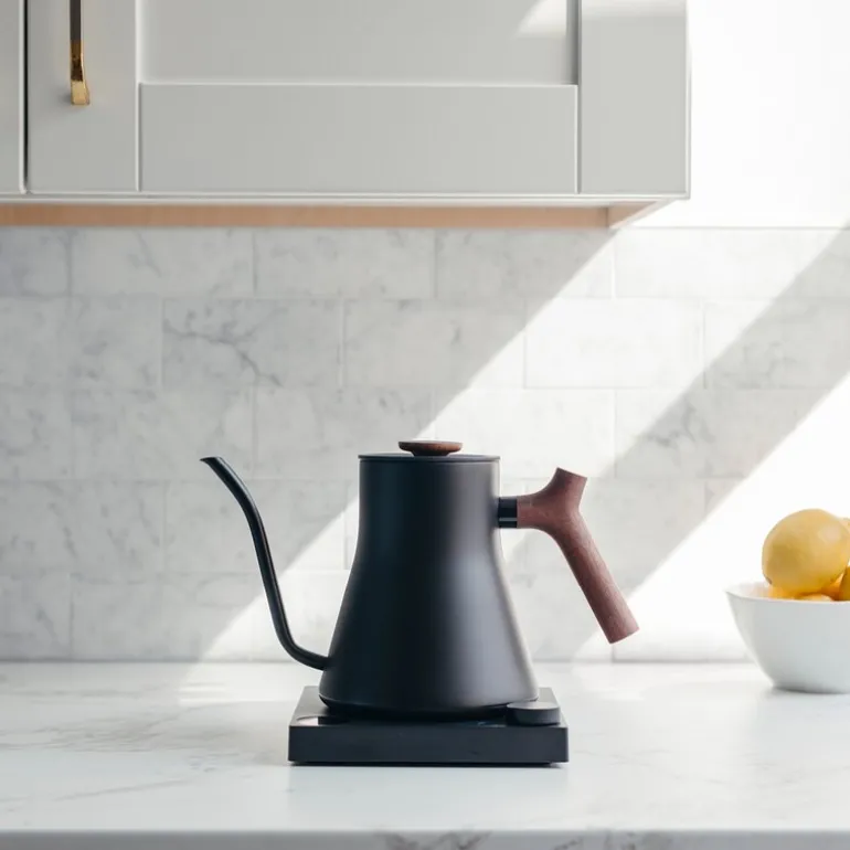 Stagg EKG Pro elektrisk vannkoker 0,9L matt svart/valnøtt