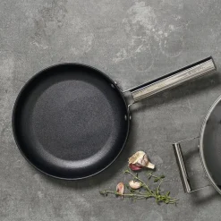 Stekepanne 24 cm svart/blank