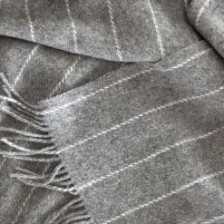 Storebjørn ullpledd 130x200 cm grå