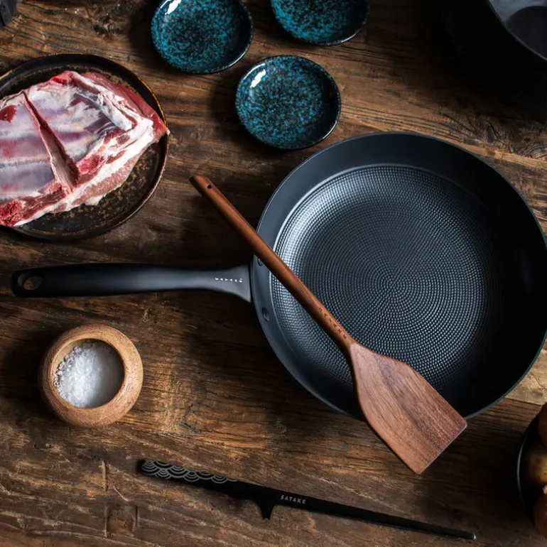 Støpejernspanne med Honeycomb keramisk belegg 28 cm