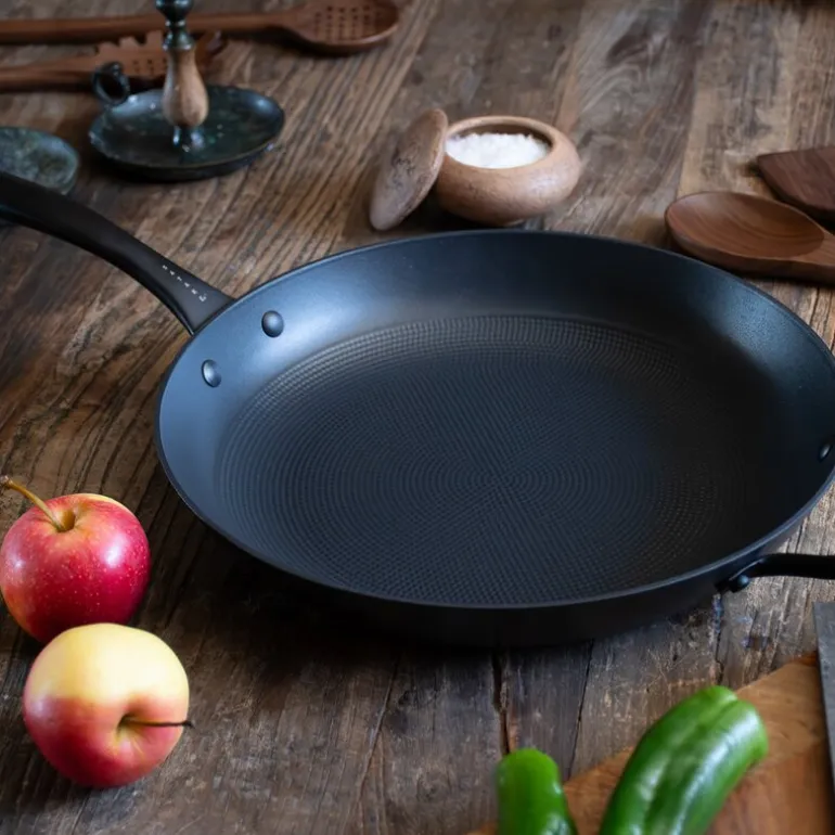 Støpejernspanne med Honeycomb keramisk belegg 32 cm