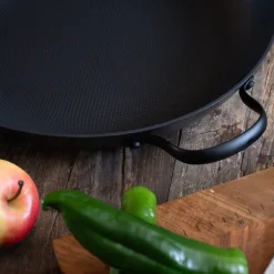 Støpejernspanne med Honeycomb keramisk belegg 32 cm