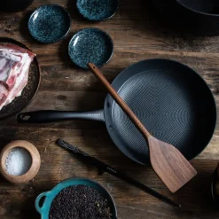 Støpejernspanne med Honeycomb keramisk belegg 24 cm