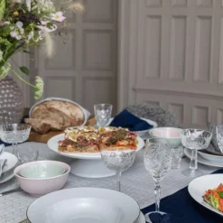 Swedish Grace duk 145x270 cm tåke