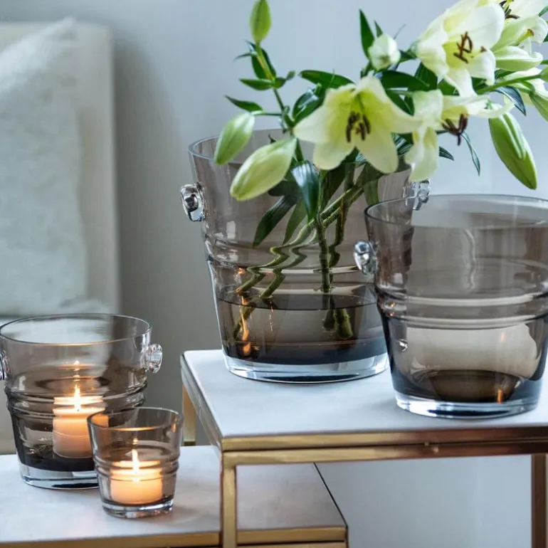 The bucket isbøtte/vase brun