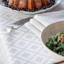 Åttebladrose bordduk 150x310 cm beige