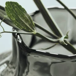 Turn vase 20 cm røkt grå