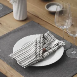 Tøyserviett 55x55 cm small stripes hvit