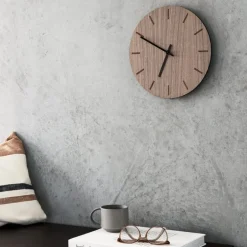 Walnut veggklokke 28 cm valnøtt m/svart viser