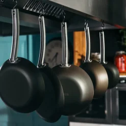 Wokpanne i kullstål 28 cm