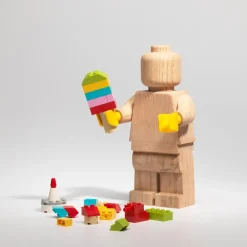 Wooden collection LEGO® minifigur 21 cm såpet eik