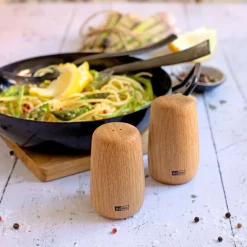 Yoko salt- & pepperbøsse 4,6x7,5 cm lys eik